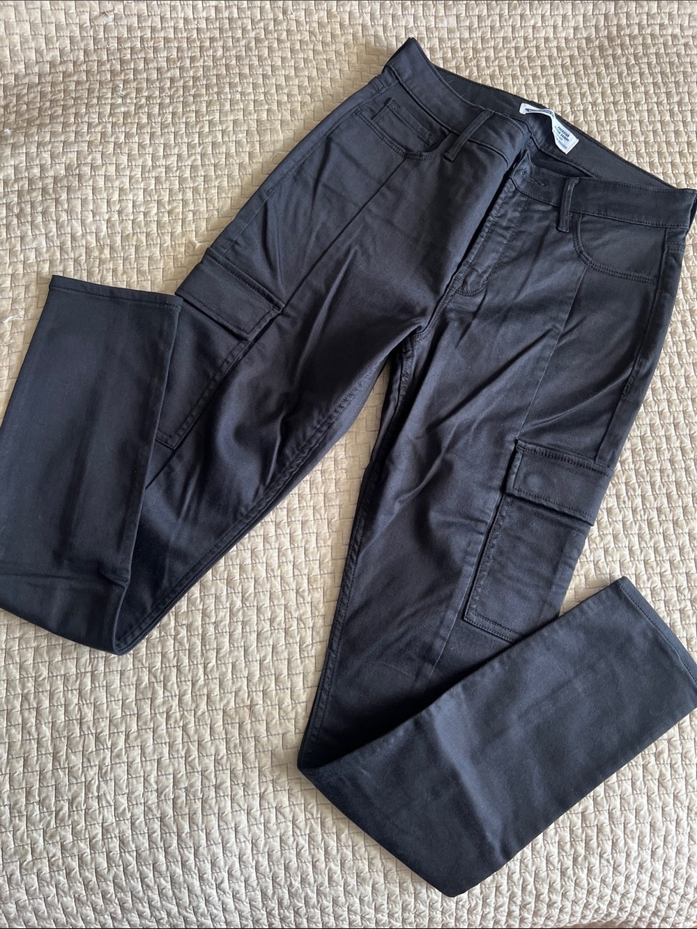 Old Navy skinny cargo pants size 6!